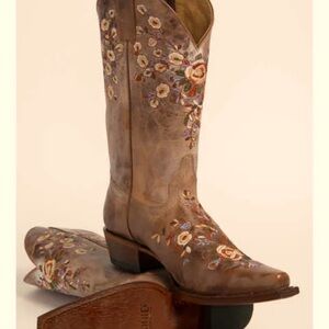 Shyanne Women's Maisie Floral Embroidered Western Leather Boots - Snip Toe